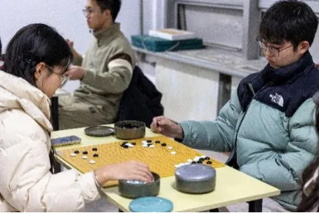 单位围棋比赛精彩纷呈，胜负悬念引人入胜-第3张图片-www.211178.com_果博福布斯